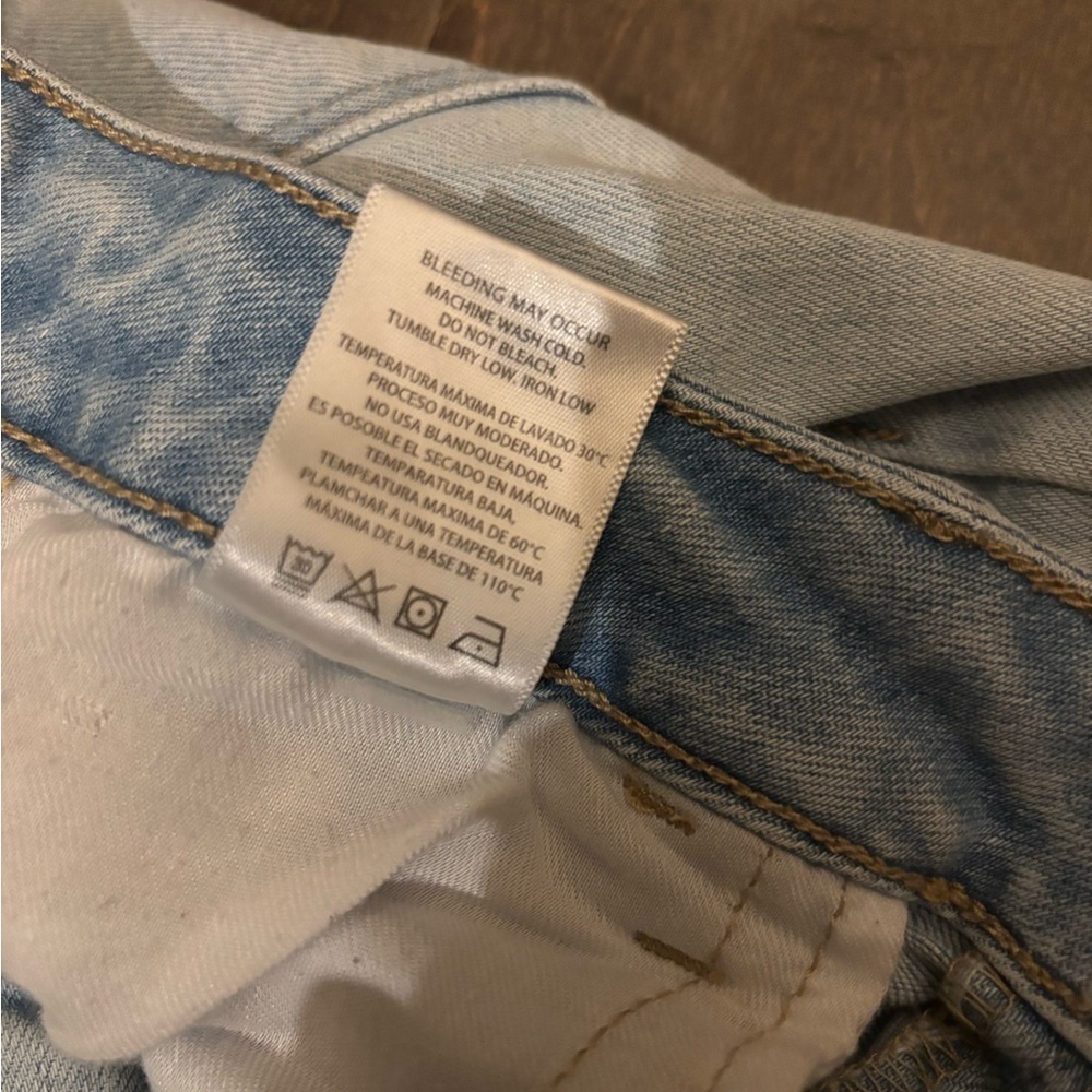 Hidden Jeans Light Wash with Split Ankle Hems for Women - Picture 7 of 12